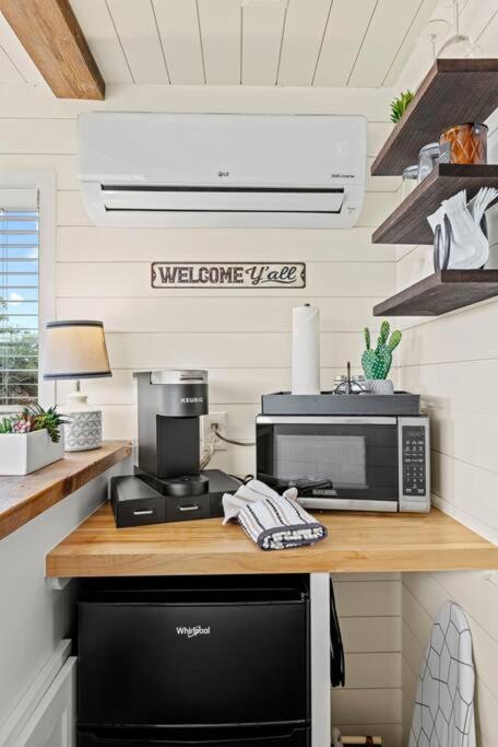 New The Perry Cozy Container Home Fredericksburg Exterior foto