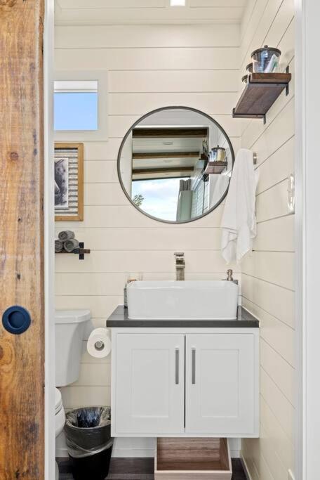 New The Perry Cozy Container Home Fredericksburg Exterior foto