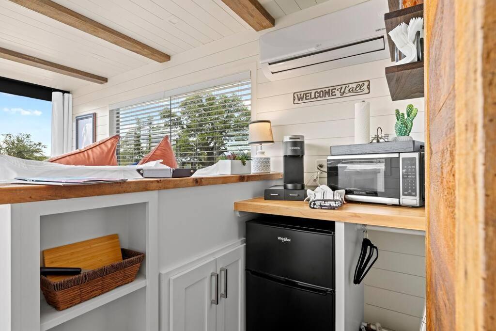 New The Perry Cozy Container Home Fredericksburg Exterior foto