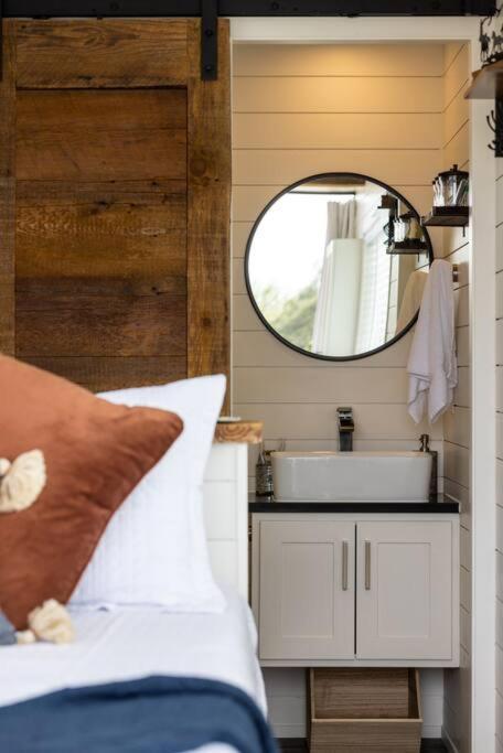 New The Perry Cozy Container Home Fredericksburg Exterior foto